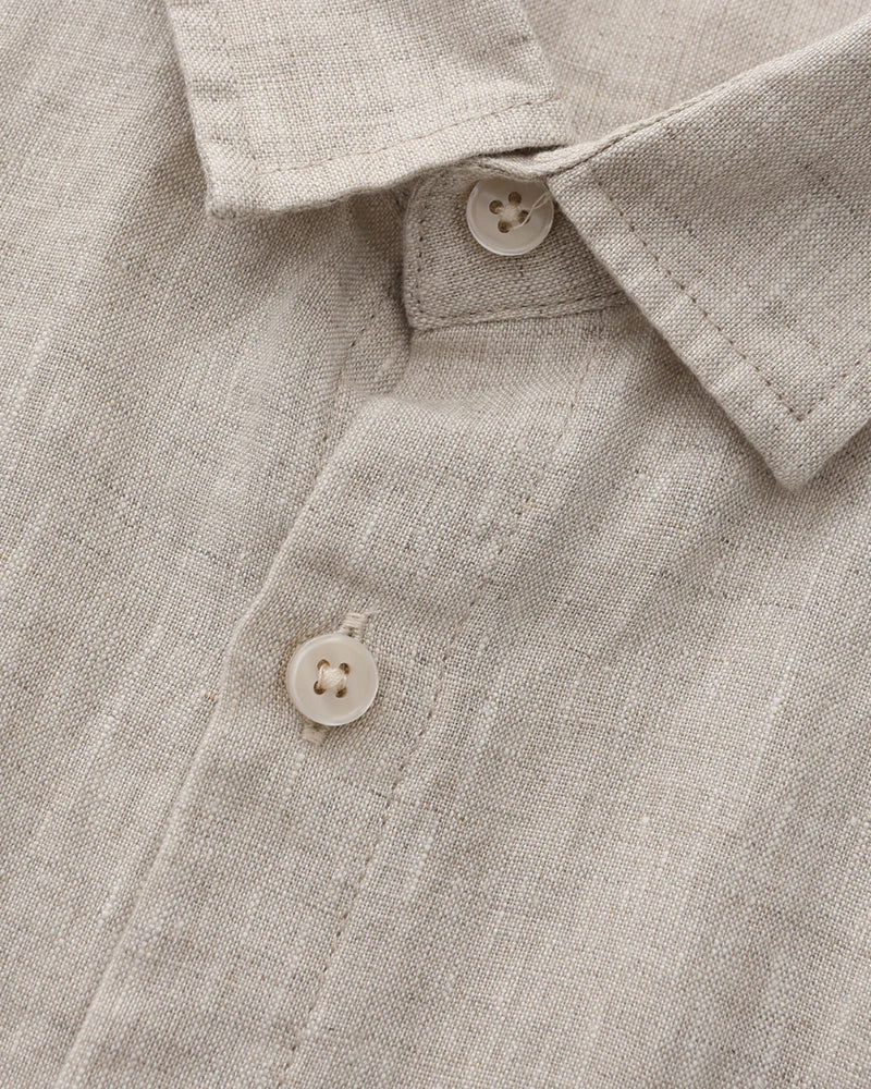 Rimini Linen Shirt mint green short sleeve linen shirt front view editorial
