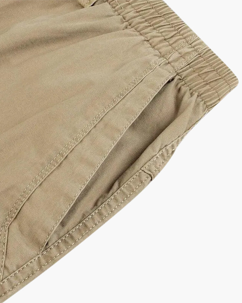Foto da Calça Capri Bege da Pianizzo em algodão bege com cintura elástica e corte relaxado