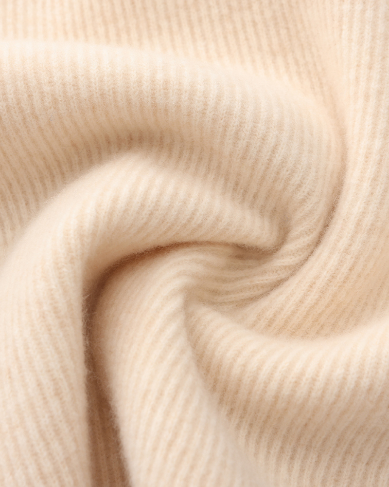 100% Cashmere Vest detail view black cashmere Italian Design