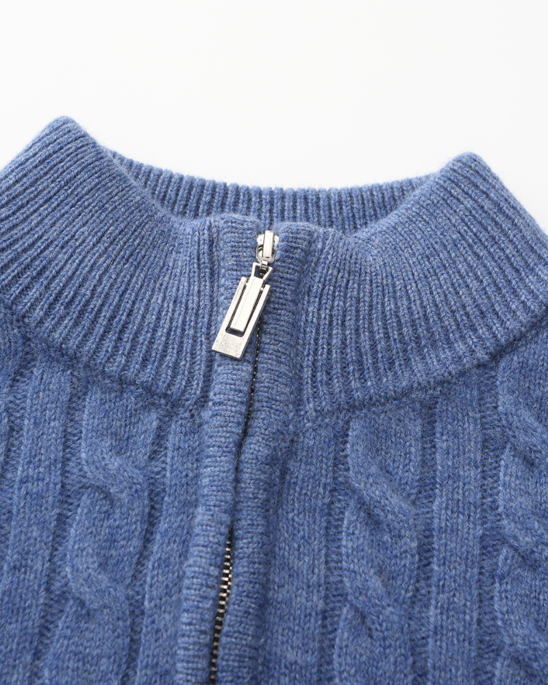 Foto do tecido do Suéter Bellagio da Pianizzo em 100% cashmere com half zip, gola alta e acabamento refinado