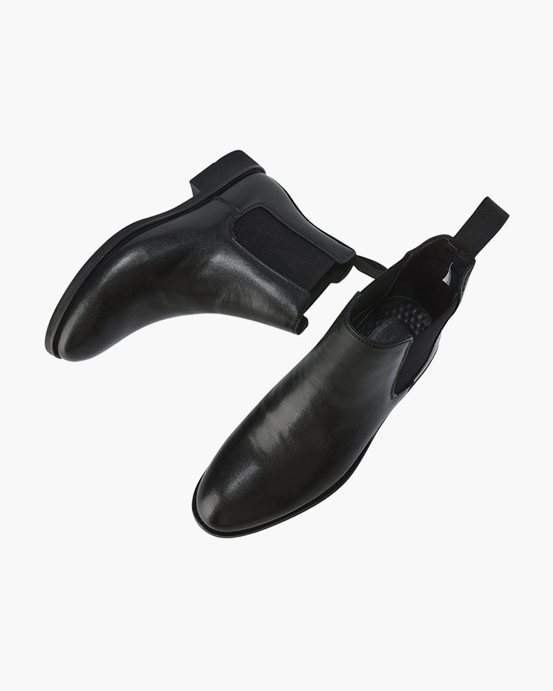 Foto das Botas Torino da Pianizzo em couro preta com elástico lateral e sola elegante