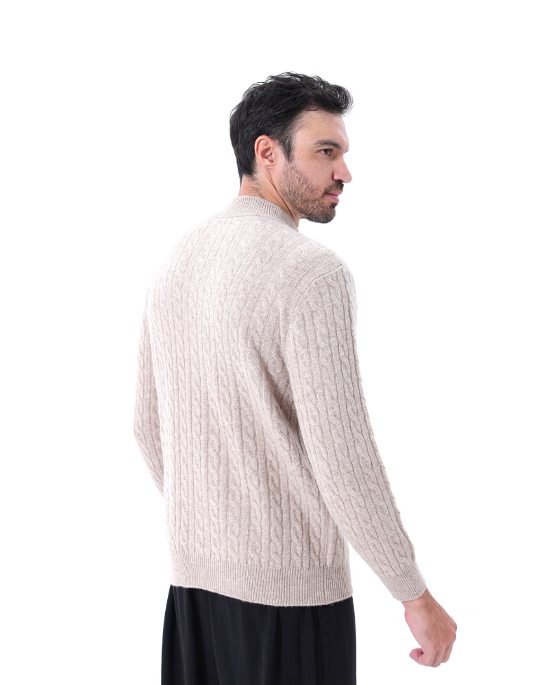 Foto do Suéter Bellagio da Pianizzo em 100% cashmere com half zip, gola alta e acabamento refinado