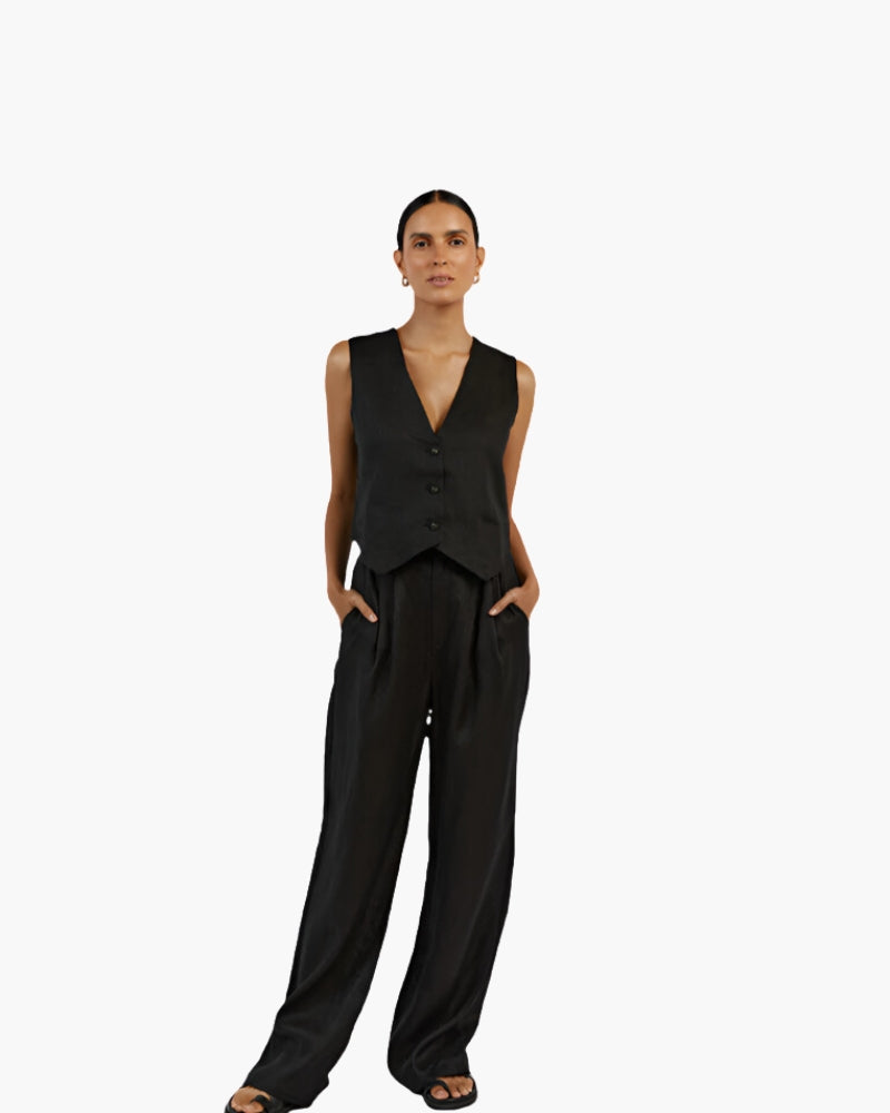 Classy Lady - Linen Two-piece Set side profile black linen Italian Design