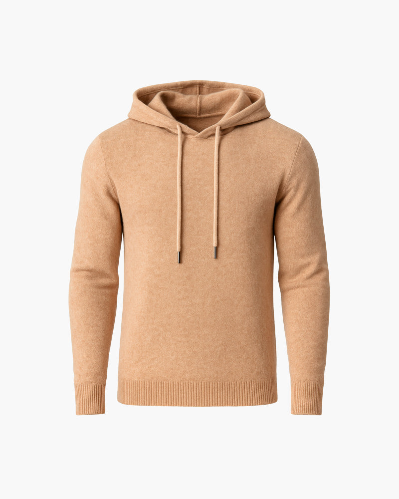 Man wearing 100% cashmere hoodie in Beige – Positano, front view, lightweight knit texture.