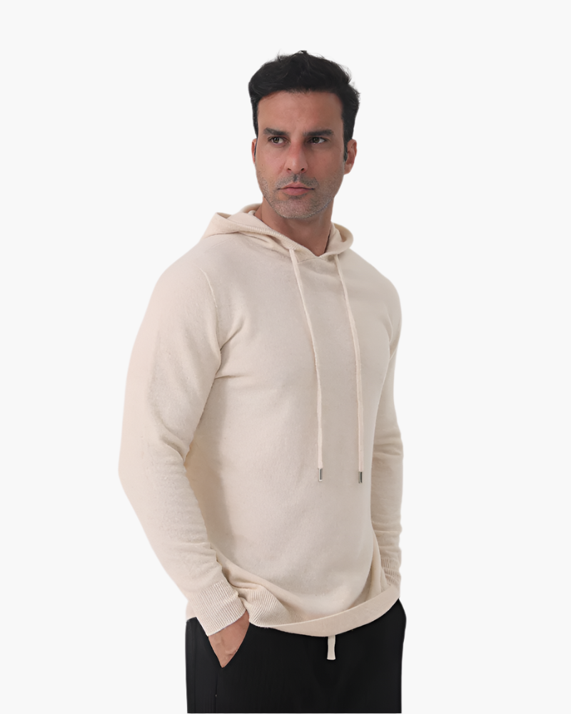 Man wearing 100% cashmere hoodie in Beige – Positano, front view, lightweight knit texture.